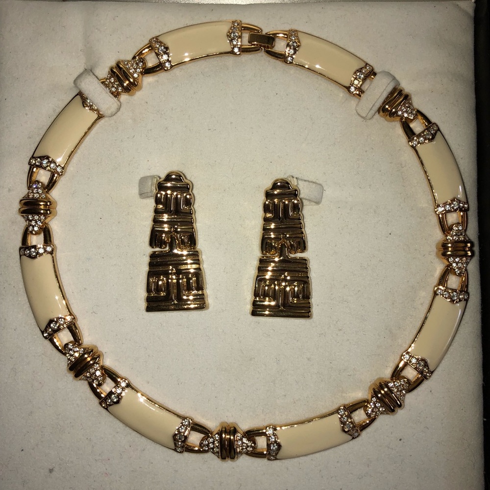 Fifth Avenue vintage necklace. Worn once.